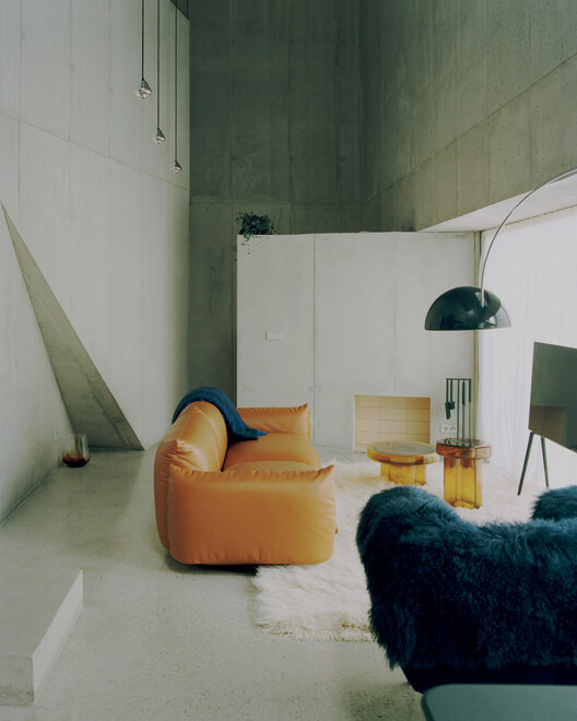 Casa perto de Viena / Balissat Kaçani + Jann Erhard - Fotografia de Interiores, Dormitório, Cadeira