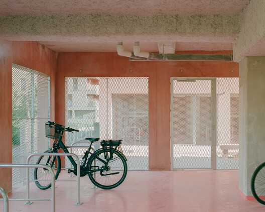ES3 Collective Housing / Lemoal Architectes + 2PM A - Interior Photography, Concrete