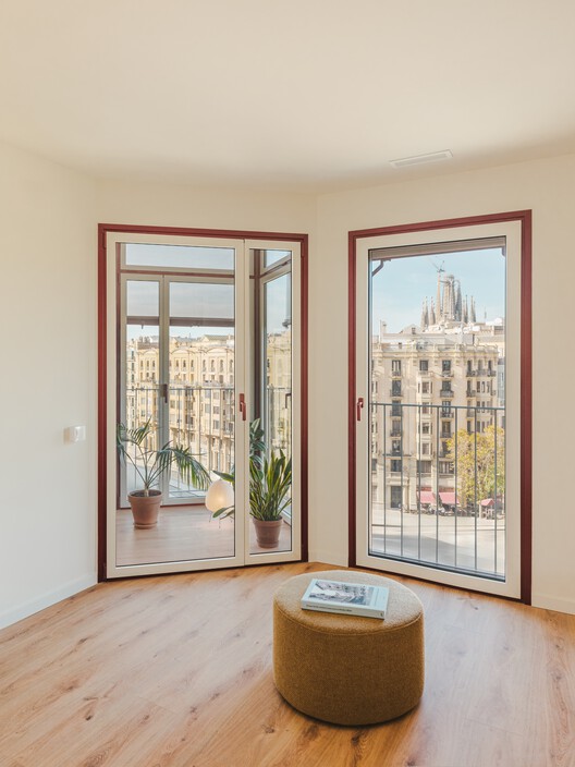 Illa Glòries Social Housing / Cierto Estudio - Interior Photography, Wood, Glass, Balcony