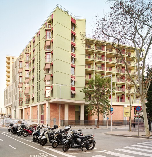 Illa Glòries Social Housing / Cierto Estudio - Exterior Photography, Balcony