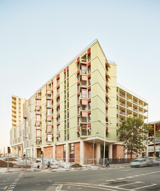 Illa Glòries Social Housing / Cierto Estudio - Exterior Photography