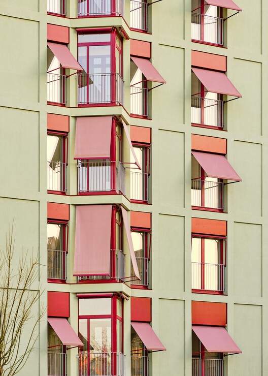 Illa Glòries Social Housing / Cierto Estudio - Interior Photography, Closet, Glass, Balcony