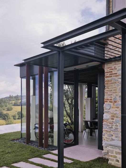 Casa E.T. Renovation and Extension / Studio Bocchi - Exterior Photography, Column, Concrete, Beam, Patio, Courtyard, Balcony