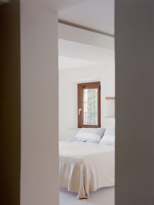 Casa E.T. Renovation and Extension / Studio Bocchi - Interior Photography, Bedroom, Wood, Lighting, Bed, Door