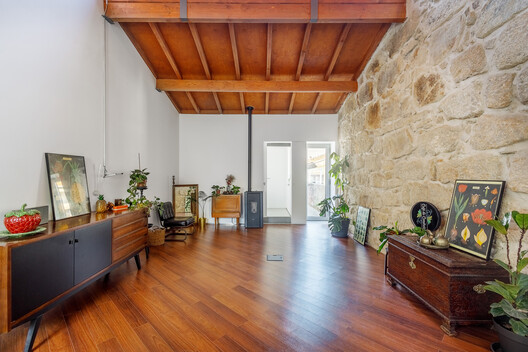 Reabilitar como gesto de escuta: uma casa no Porto - Imagem 3 de 20