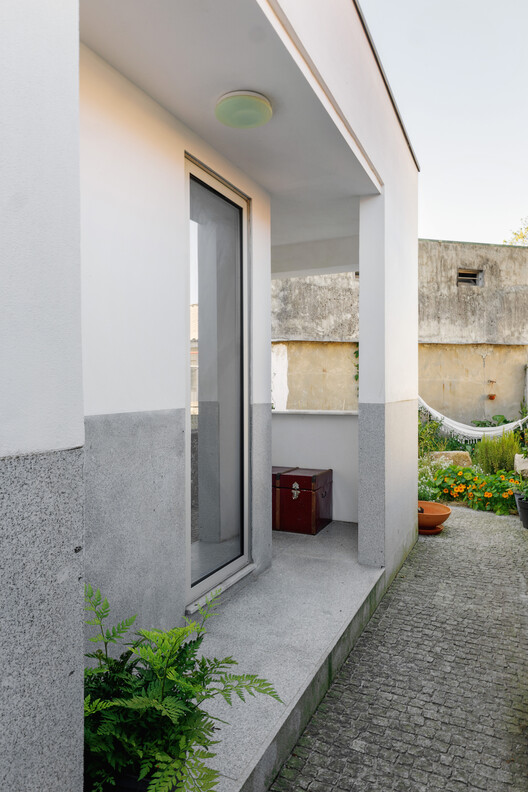 Reabilitar como gesto de escuta: uma casa no Porto - Imagem 5 de 20