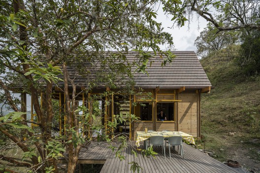 Casa de reforestación Lamarilla / Quena Margarita Gonzalez Escobar + Juan David Hoyos Taborda - Fotografía exterior, Madera, Puerta