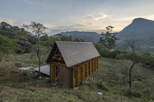 Casa de reforestación Lamarilla / Quena Margarita Gonzalez Escobar + Juan David Hoyos Taborda - Fotografía exterior, Madera