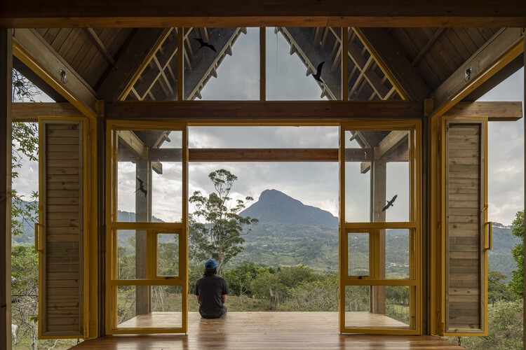 Casa de reforestación Lamarilla / Quena Margarita Gonzalez Escobar + Juan David Hoyos Taborda - Fotografía interior, Madera, Fijación Vigas