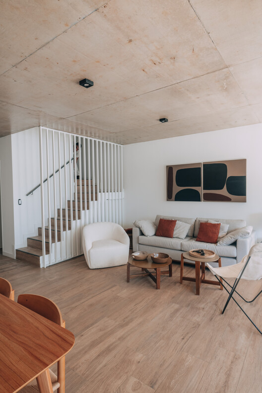 Casas Ovejitas 2 / Altuna Cecchi Moya - Fotografia de Interiores, Sala de Estar, Madeira, Cadeira