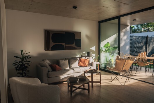 Casas Ovejitas 2 / Altuna Cecchi Moya - Fotografia de Interiores, Sala de Estar, Iluminação, Cadeira