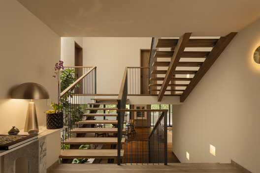 Casa R4 / Manzo de Alba Taller Casa R4 / Manzo de Alba Taller - Fotografía interior, Escaleras, Madera, Barandas