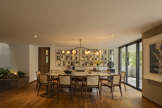 Casa R4 / Manzo de Alba Taller Casa R4 / Manzo de Alba Taller - Fotografía interior, Comedor, Mesas, Madera, Sillas, Iluminación, Vidrio