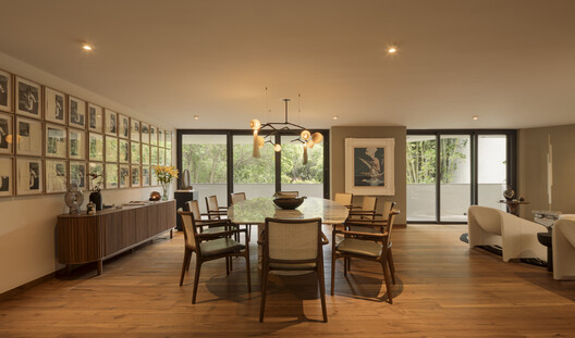 Casa R4 / Manzo de Alba Taller Casa R4 / Manzo de Alba Taller - Fotografía interior, Comedor, Mesas, Madera, Sillas, Iluminación