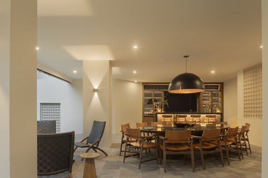 Casa R4 / Manzo de Alba Taller Casa R4 / Manzo de Alba Taller - Fotografía interior, Comedor, Madera, Iluminación, Sillas, Mesas