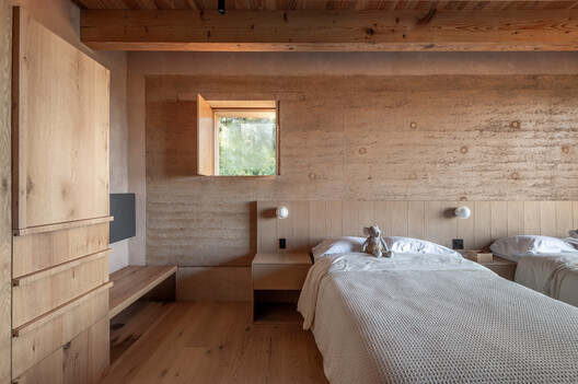 Casa KM / Grupo Lateral Arquitectura y Construcción, Ruíz Galindo - Fotografía interior, Dormitorio, Madera, Camas, Fijación Vigas