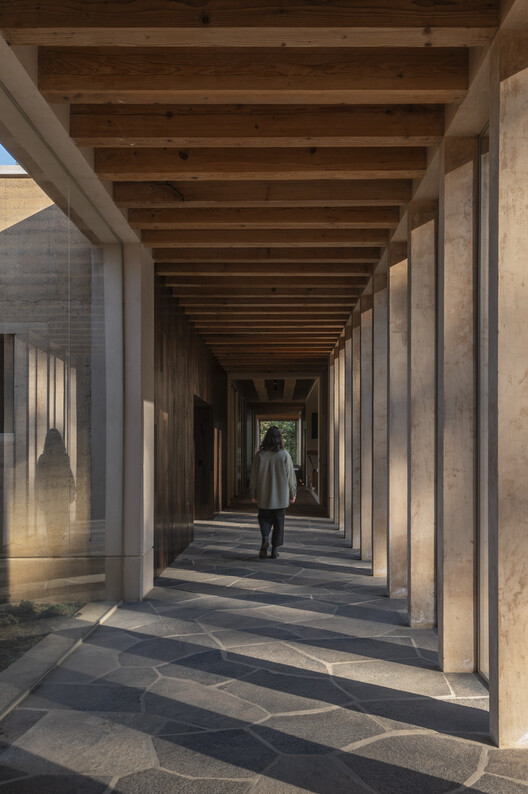 Casa KM / Grupo Lateral Arquitectura y Construcción, Ruíz Galindo - Fotografía interior, Madera, Pilares, Concreto, Fijación Vigas