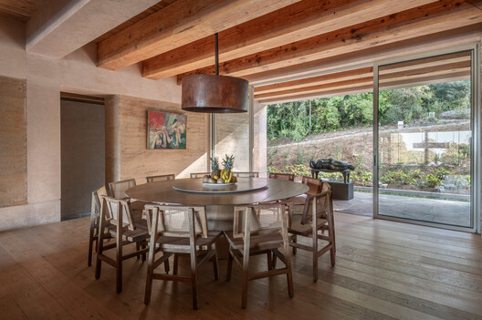 Casa KM / Grupo Lateral Arquitectura y Construcción, Ruíz Galindo - Fotografía interior, Comedor, Madera, Mesas, Sillas, Fijación Vigas