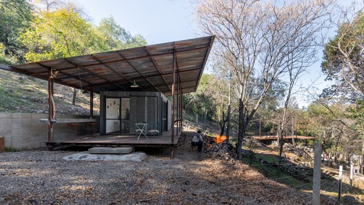 Modern Spolia: Harvesting Building Materials from Demolition Sites