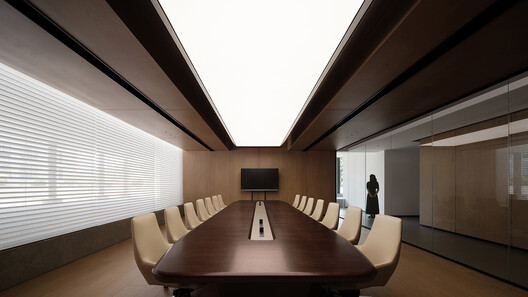 金华上市公司办公楼设计 / UD studio - 室内图, 椅子, 桌子