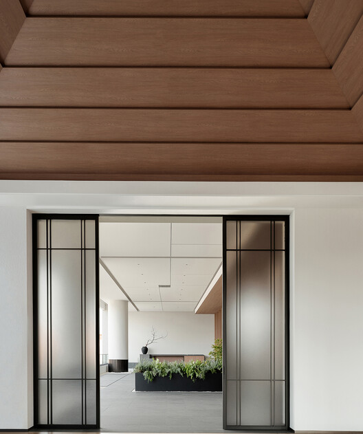 金华上市公司办公楼设计 / UD studio - 室内图, 木头, 玻璃