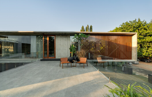 The Long House / Crest Architects - Image 2 of 20