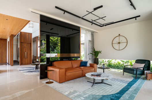 The Long House / Crest Architects - Interior Photography, Living Room, Wood, Table, Sofa, Chair, Lighting