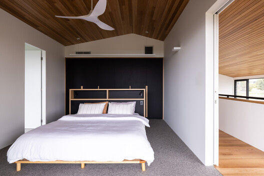 Bawley Point 01 House / Watershed Architects - Interior Photography, Bedroom, Wood, Lighting, Bed