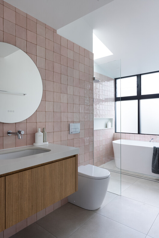 Bawley Point 01 House / Watershed Architects - Interior Photography, Bathroom, Sink, Toilet, Bathtub, Glass, Countertop