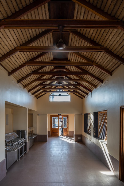 Factory Canteen Agrocel Dhordo / Studio Dot - Interior Photography, Wood, Beam
