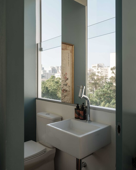 Cobertura Amaralina / Undiú - Fotografía interior, Baño, Tarjas, Vidrio, Inodoros