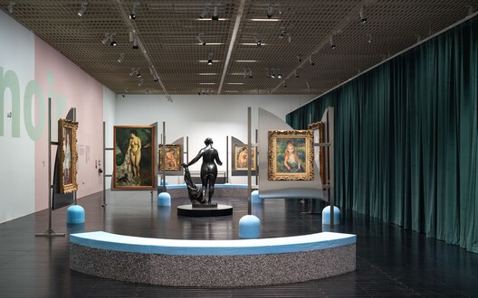 Exposição Cinco ensaios sobre o MASP - Renoir / Juliana Godoy - Fotografia de Interiores