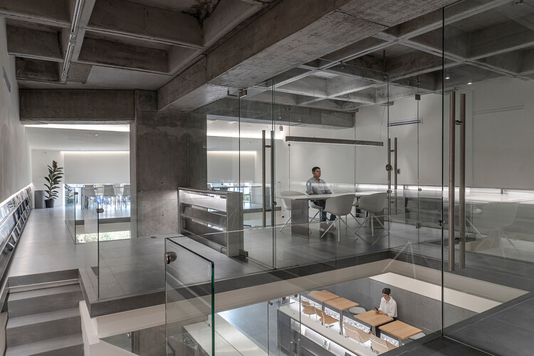 Espacios sin juntas: cómo los grandes formatos transforman el lenguaje arquitectónico - Imagen 7 de 8