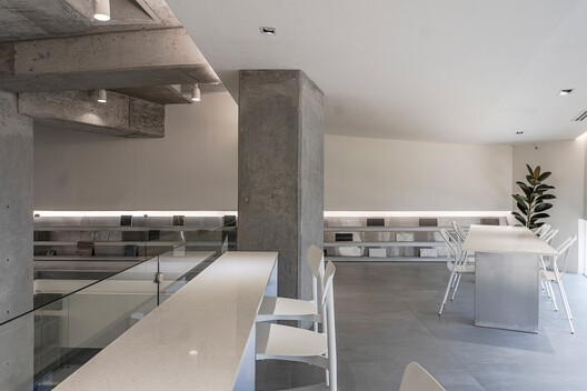 Espacios sin juntas: cómo los grandes formatos transforman el lenguaje arquitectónico Espacios sin juntas: cómo los grandes formatos transforman el lenguaje arquitectónico - Imagen 8 de 8