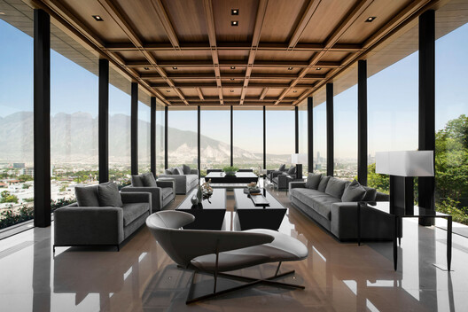 Casa Pétrea, San Pedro Garza García, México / SITTUM Arquitectos. Image © Mariola Soberón