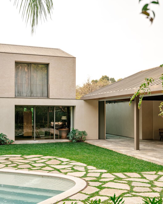 Casa PAB / SAAG Arquitetura - Fotografía exterior, Concreto, Jardín, Patio interior