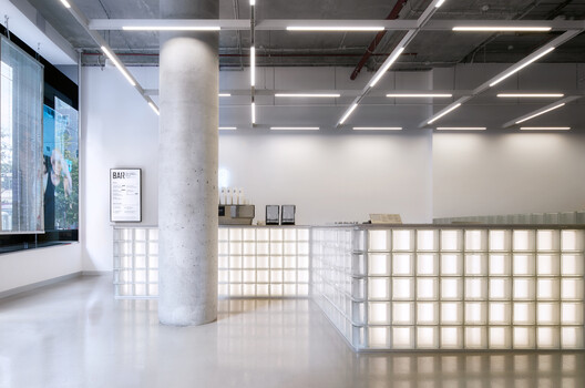 The Gym-Bar Hybrid: Interiors That Integrate Sports and Healthy Habits Through Architecture