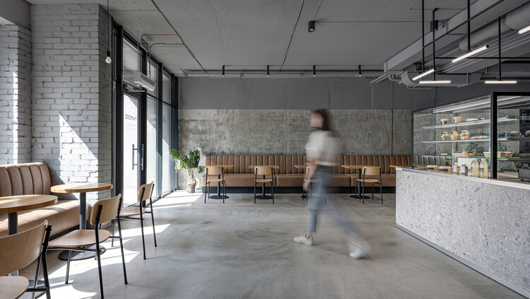 ¿Bares dentro de gimnasios?: interiores que integran deportes y hábitos saludables desde la arquitectura - Imagen 10 de 19