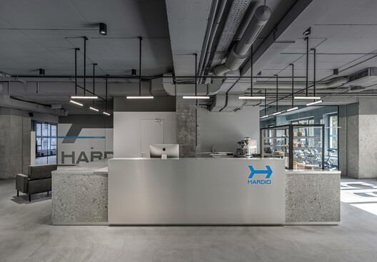 ¿Bares dentro de gimnasios?: interiores que integran deportes y hábitos saludables desde la arquitectura - Imagen 9 de 19
