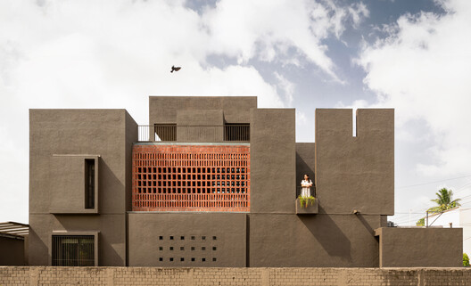H-House / Studio Nirbaadh
