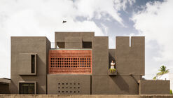 H-House / Studio Nirbaadh