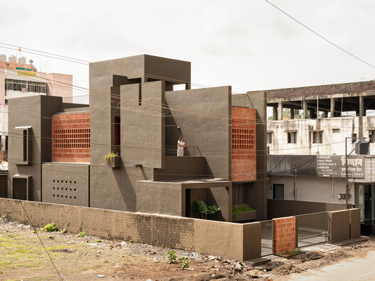 H-House / Studio Nirbaadh - Exterior Photography, Brick, Concrete