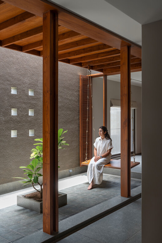 H-House / Studio Nirbaadh - Interior Photography, Wood, Beam