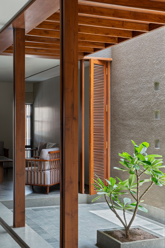 H-House / Studio Nirbaadh - Interior Photography, Wood, Beam, Deck, Patio