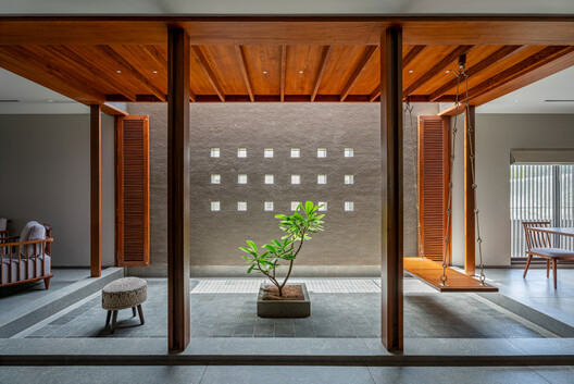 H-House / Studio Nirbaadh - Interior Photography, Wood, Beam