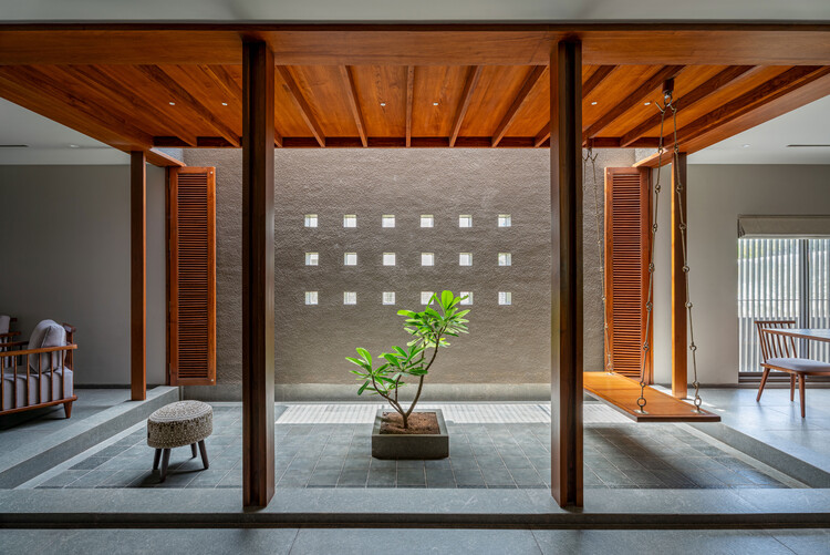 Casa-H / Studio Nirbaadh - Fotografia de Interiores, Madeira, Viga