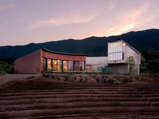A House that Embraces Its Vegetable Garden  / sukchulmok+BRBB Architects - Image 15 of 22