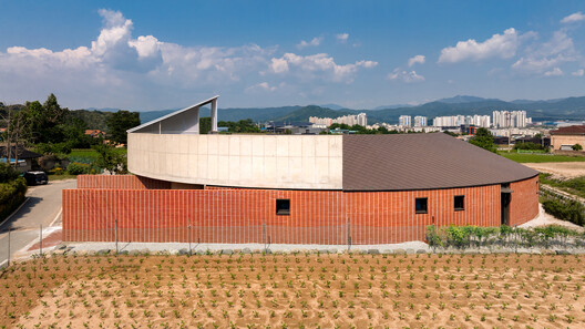 A House that Embraces Its Vegetable Garden  / sukchulmok+BRBB Architects - Image 6 of 22