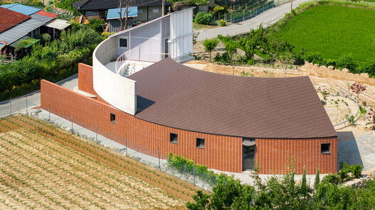 A House that Embraces Its Vegetable Garden  / sukchulmok+BRBB Architects - Exterior Photography