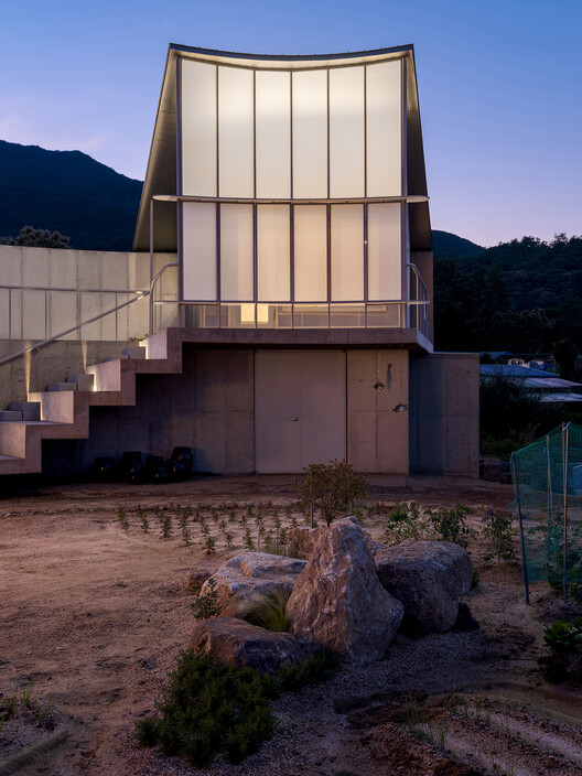 A House that Embraces Its Vegetable Garden  / sukchulmok+BRBB Architects - Exterior Photography